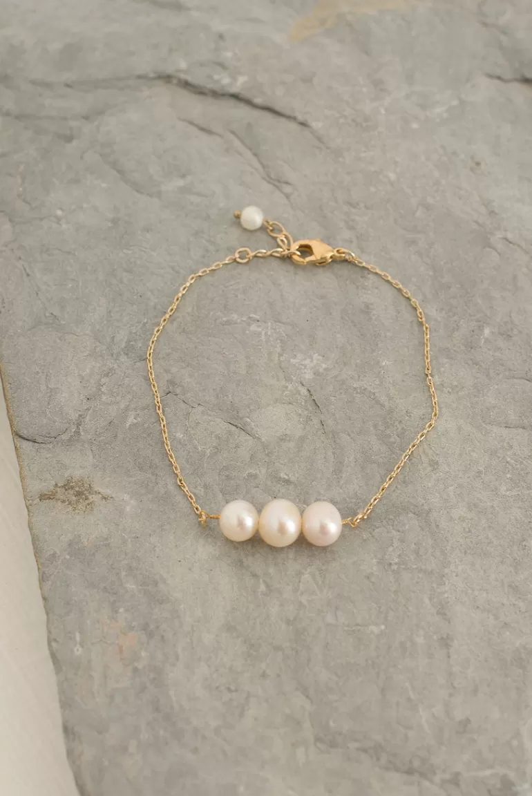 Women Olive Clothing Diva Pearl Bracelet, Gold Plated