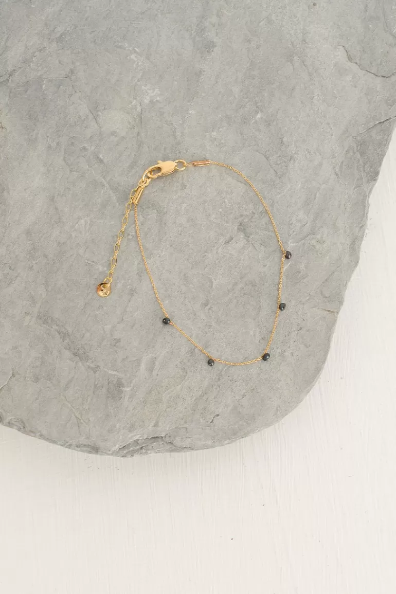 Women Olive Clothing Lucy Mini Pearls Bracelet, Gold Plated/Black Pearl