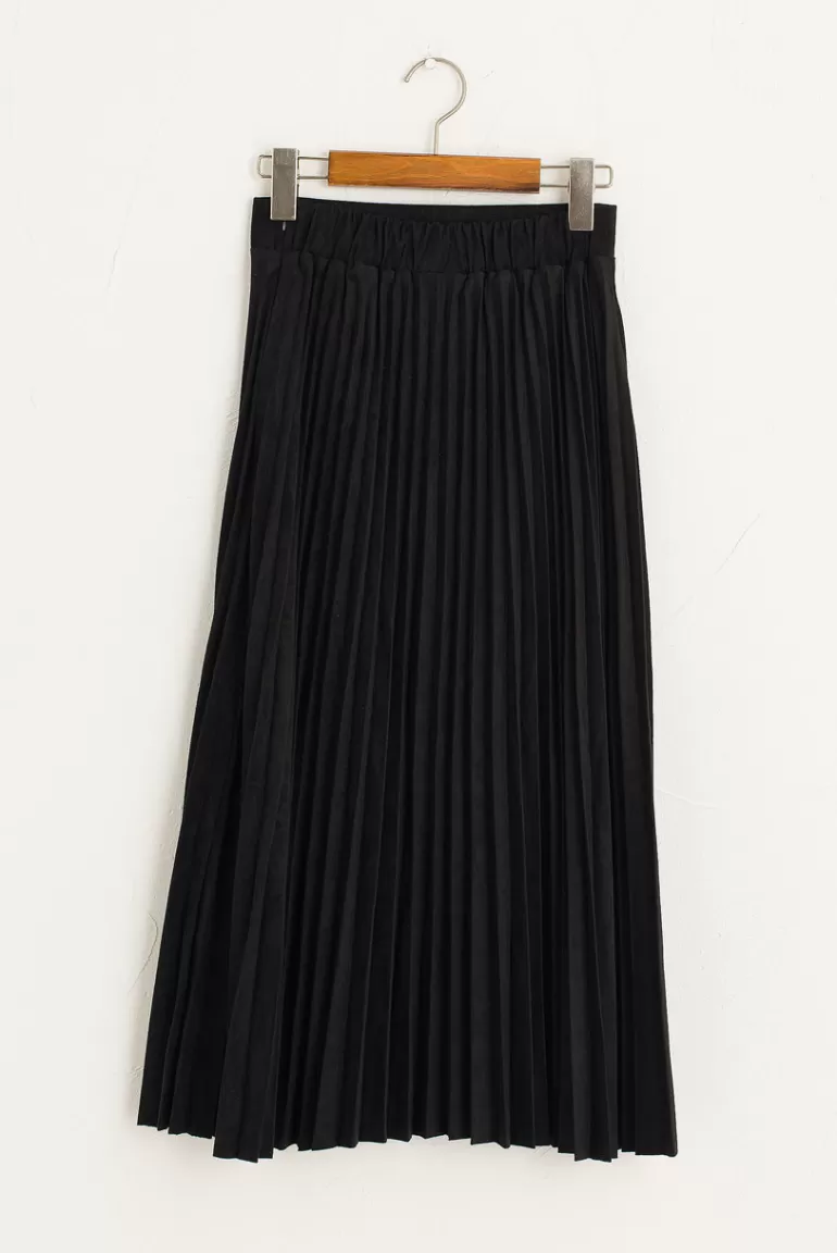 Women Olive Clothing Moa Faux Suede Pleated Skirt, Black