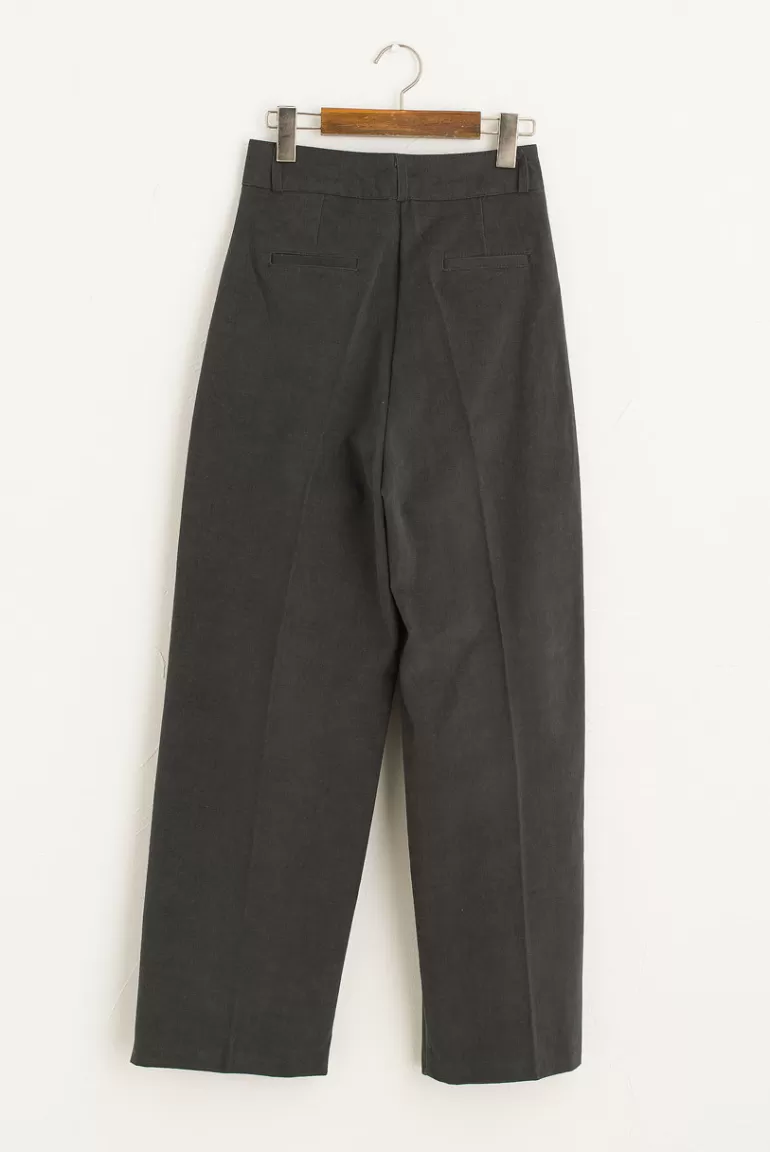 Women Olive Clothing Roa Pleated Chino, Charcoal