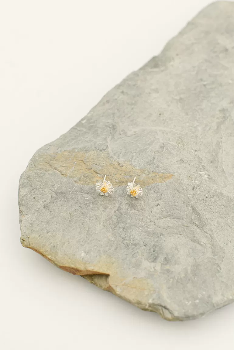 Women Olive Clothing Simple Daisy Studs, Silver Plated