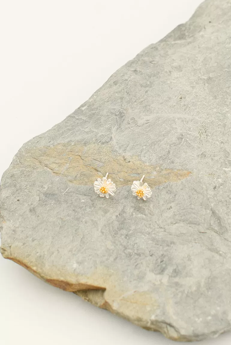 Women Olive Clothing Simple Daisy Studs, Silver Plated