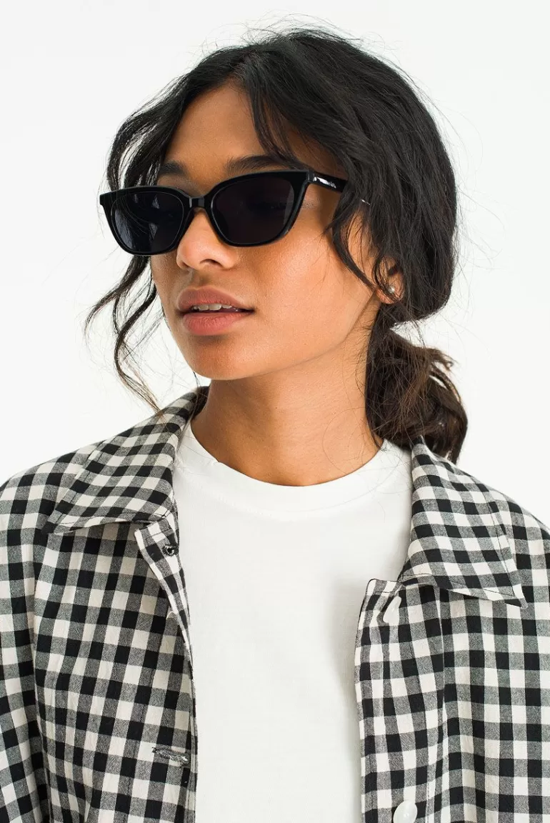 Women Olive Clothing Sonoran Sunglasses, Black