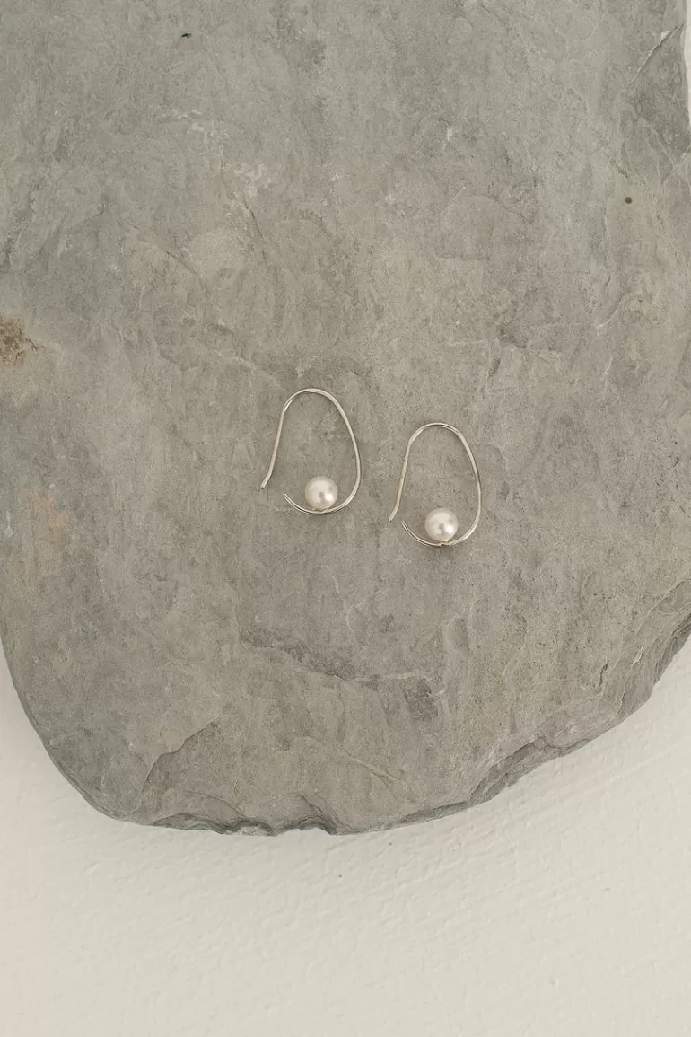 Women Olive Clothing Timeless Pearl Earrings, Sterling Silver